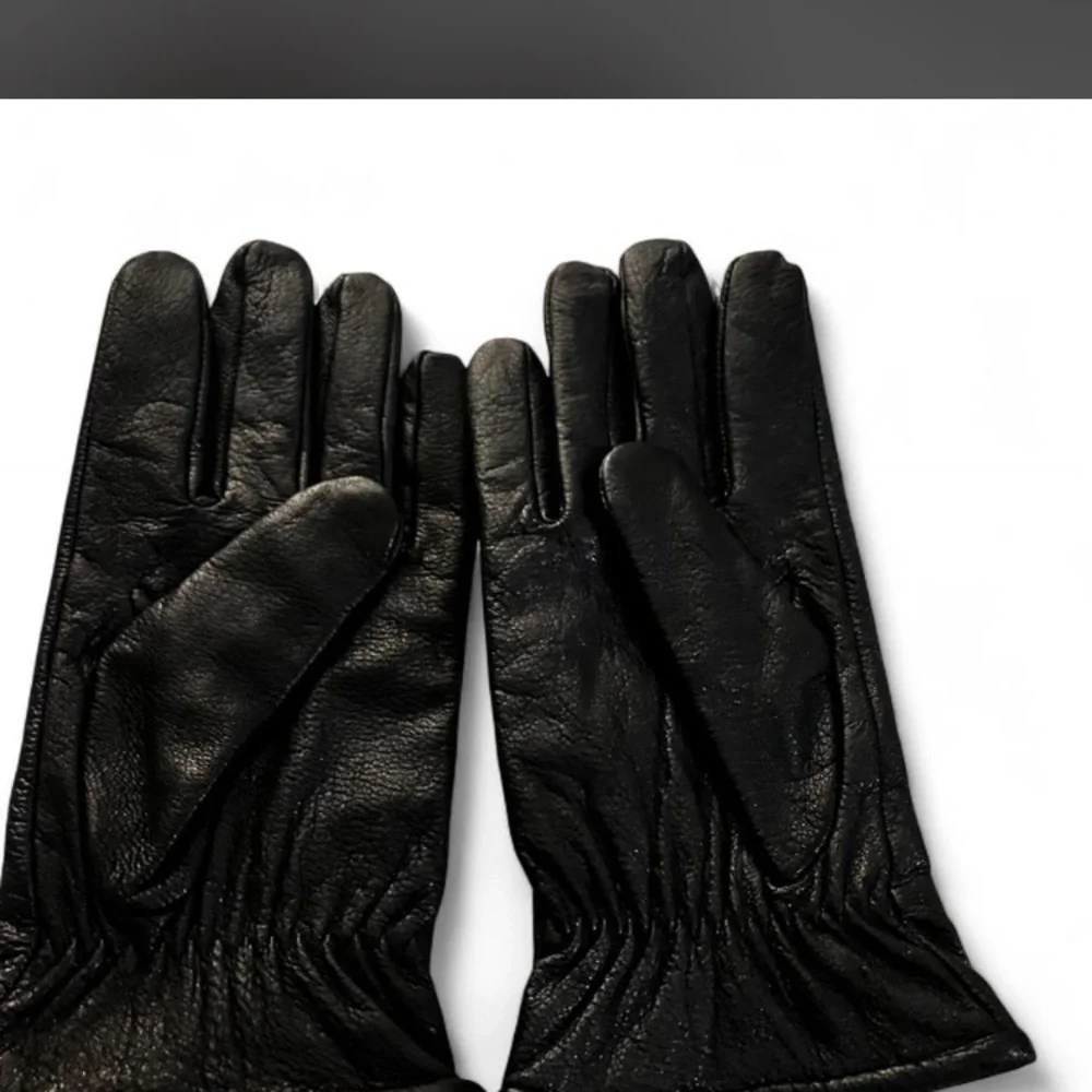 Zara Women’s Classic Black Gloves